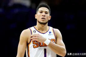 布克轰44+8+6+4仍无缘今日最佳！对不起！你碰到创奇迹的杜兰特了图片