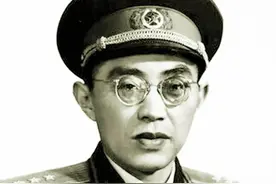 王新亭：军政兼备的开国上将，和陈赓共同打造令日军胆寒的386旅，主动让贤毛主席赞其风格高顾大局图片