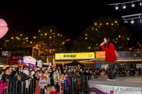 太火了！她与袁树雄同台演唱，还带着4300万+粉丝“游”益阳图片