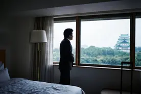 不管你多穷，也不要随意穿别人的旧衣服，尤其是人到中年图片