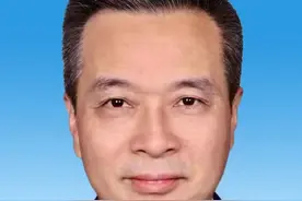 他曾是《百家讲坛》主讲人，现在是北师大副校长，官至正厅图片