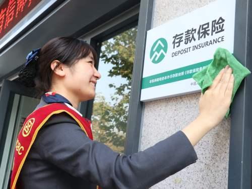 银行取钱多少万以上要预约（个人存取现金超过5万元）