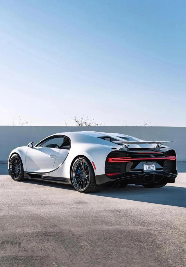 全屏超高清的超跑豪车壁纸 .欣赏一下 ！#创作灵感