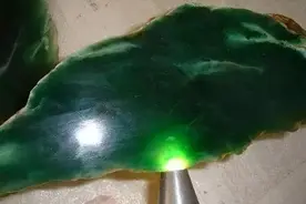 赌石界的百年传奇—大玉王，4000万入手的原石爆涨到20亿图片