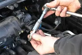 4S店说火花塞4万公里换一次，有必要换吗，是不是在坑我们钱？图片