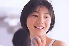 曾是“全日本一亿人的初恋”，日媒曝42岁的三胎女星广末凉子出轨餐厅男主厨，男方高高壮壮满脸络腮胡图片