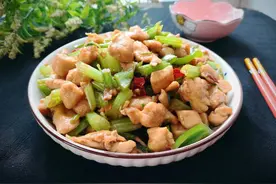 这肉我隔两天就买，切成小丁，简单炒炒就出锅，软嫩鲜香，真好吃图片