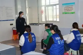 深圳清洁工"捡"破纸箱，遭拘留9个月，踏出看守所大哭：我不敢了图片