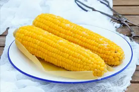 煮玉米，只用清水是错的，多加2样，更香甜更软糯，比买的还好吃图片