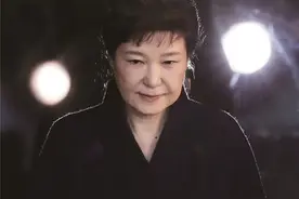 破船三千钉：70岁朴槿惠在老家购入千万豪宅，3层别墅10米高围墙图片