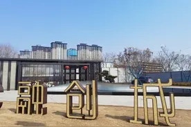 郑州女子融创购房定金迟迟未退 售楼部：不理解公司不批准打款的做法图片