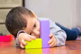 孩子异常行为的背后，反映心理问题，正确解读才能帮助到娃图片