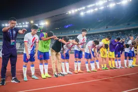 德比惨败后又被大连人爆冷！申花全队梦游，赛后鞠躬致歉图片