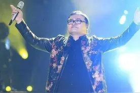 内地音乐教父刘欢因病隐退，结婚34年妻子不离不弃，女儿学成归来图片