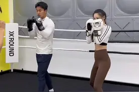 范志毅英国籍女儿换男友了！火速同居游玩韩国，一起打拳秀好身材图片