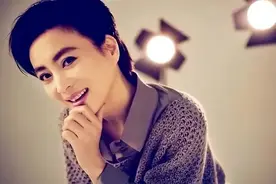 曾经的“甜歌皇后”，21岁嫁初恋，34岁再嫁富商却分居十几年，现在她过得怎样了图片