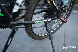 运动自行车为何不装脚撑 该怎么停放？图片