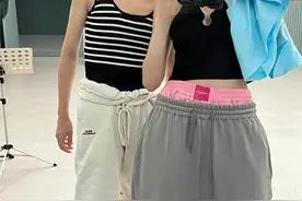 张天爱晒与吴谨言奇葩穿搭，张天爱穿两条裤子，吴谨言夏天穿棉裤图片