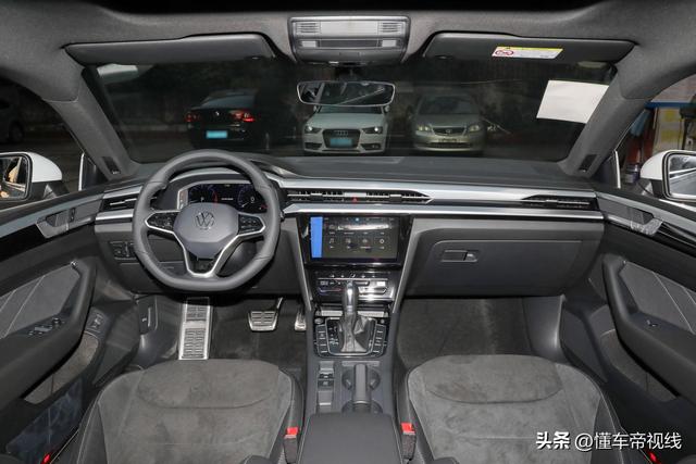 新车 | 售24.99万元起，2023款大众CC到店，比迈腾贵近4万，值吗？