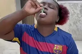 你永远不知道非洲人对风油精有多痴迷，甚至已经到了病态的地步图片