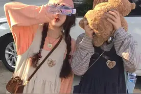 适合发姐妹合照的沙雕可爱文案图片