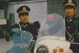 是什么原因让警察下班后不敢也不愿意再穿警服了图片