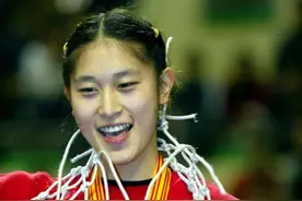 女篮第一美女隋菲菲：坐拥大校军衔，曾和王治郅传绯闻，现状如何图片