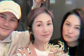 杨千嬅49岁生日会！丁子峻携妻子出席，51岁仍帅气像堂弟丁子高图片