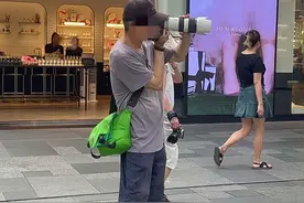 “国企领导牵手门”风波之后，成都太古里街拍热度未减，街拍警示牌成打卡点图片