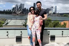 小S晒澳洲度假照久违秀恩爱，被许雅钧搂在怀里，夫妻感情仍甜蜜图片