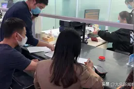 卖房终结“过桥费” 记者实探郑州“带押过户”如何办理│郑州观察图片