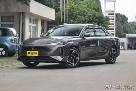 新车 | 售8.99万，长安逸达自动尊享型上市，相比入门款增540度影像图片