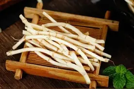 餐桌美食，开胃下饭的折耳根（鱼腥草）原来有这么多的妙用图片