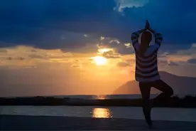 下班后该干嘛？躺尸刷剧打游戏才是常态图片