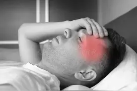 男子从确诊到去世仅半年，劝告：出现四种不适，或是脑瘤在作祟图片