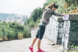 小腿紧绷怎么办，七个动作充分拉伸腓肠肌图片