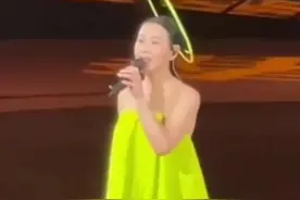 53岁奶茶妹妹刘若英，2023演唱会服装造型被吐槽，得罪造型师了吗图片