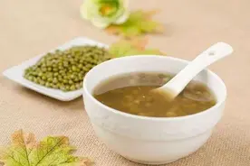 糖尿病喝绿豆汤，对血糖影响大吗？医生：想降血糖，建议常吃5物图片