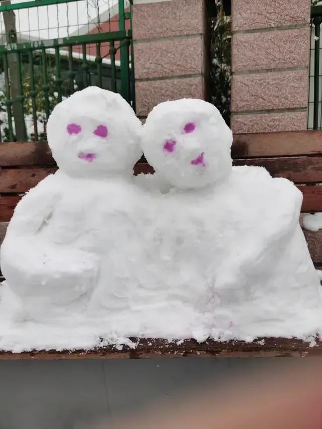 大郑州堆雪人内卷严重，哪个是金奖？全河南的雪人都在这里了