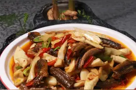 脆而不耙，耙而不烂，清鲜脆嫩，新年第一鲜——苦笋烧鳝图片