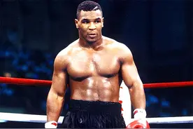 2006年泰森赴京参观毛主席纪念堂，在毛主席遗容前称：自己很渺小图片