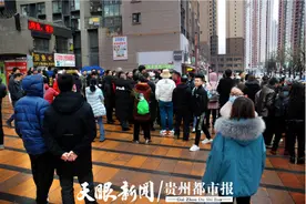 天眼调查 |“一直都免费，现在凭啥收？”贵阳一小区200元停车费开收起争议图片