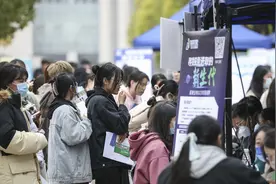 正视本科生的求职尴尬图片