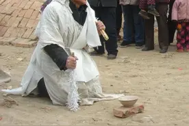孝子手中的哭丧棒有什么用？用什么做的？图片