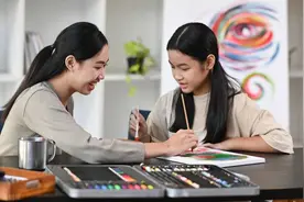 教师退休后养老金有多少？“中人”主要看缴费情况，保底限高图片