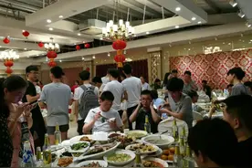 考生估分650，成绩没出就办“升学宴”，得知分数后亲戚让退钱图片