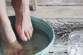 卫生间里放一把食盐，一年省下好几百，看完我也跟着学了！图片