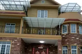 农村大叔花8万1天建成两层别墅，钢筋水泥一体化浇筑，搭积木盖房图片