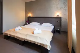 在泰国的旅馆过夜，半夜有姑娘敲门，导游说：是“套路”的开始图片