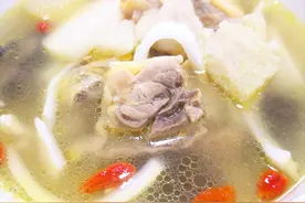 年夜饭可以安排这道椰子鸡，滑嫩清甜原汁原味，照着做零失误图片